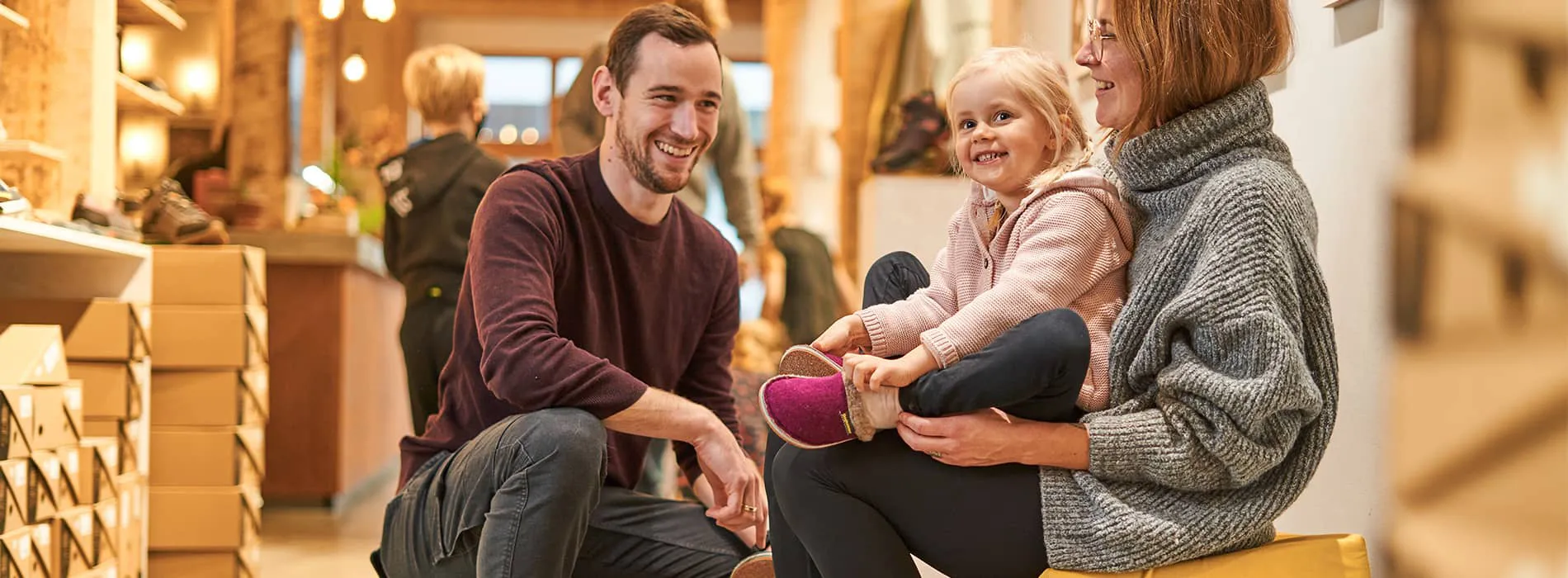 kundenberatung im doghammer barfußschuh geschäft