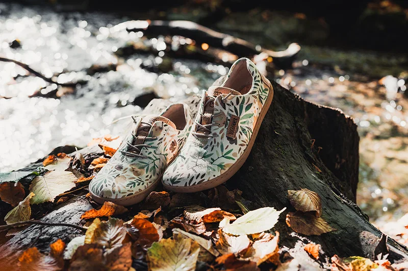 schöne damen barfußschuhe in der natur
