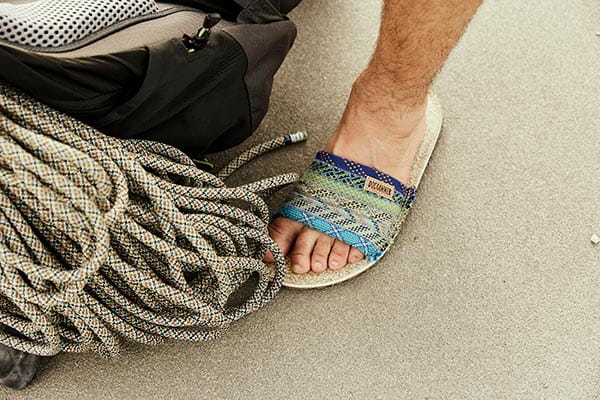 barfuß sandalen mit Riemen aus alten Kletterseilen