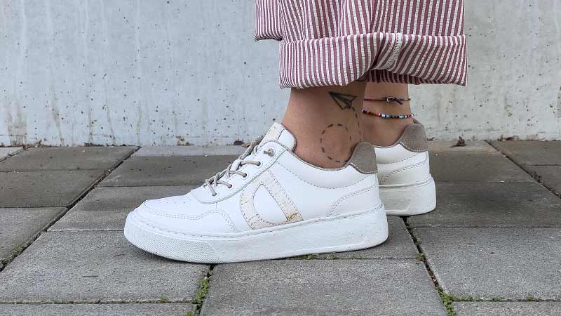 weisse-sneaker